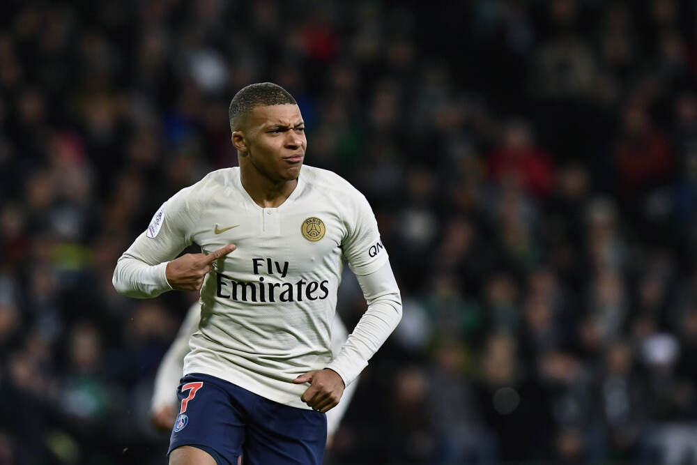 太能抢了！马威半场仅9分钟8中4拿到10分 狂揽7前场板